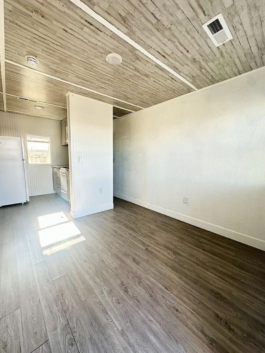 Building Photo - 1311 Campbell Ave #2