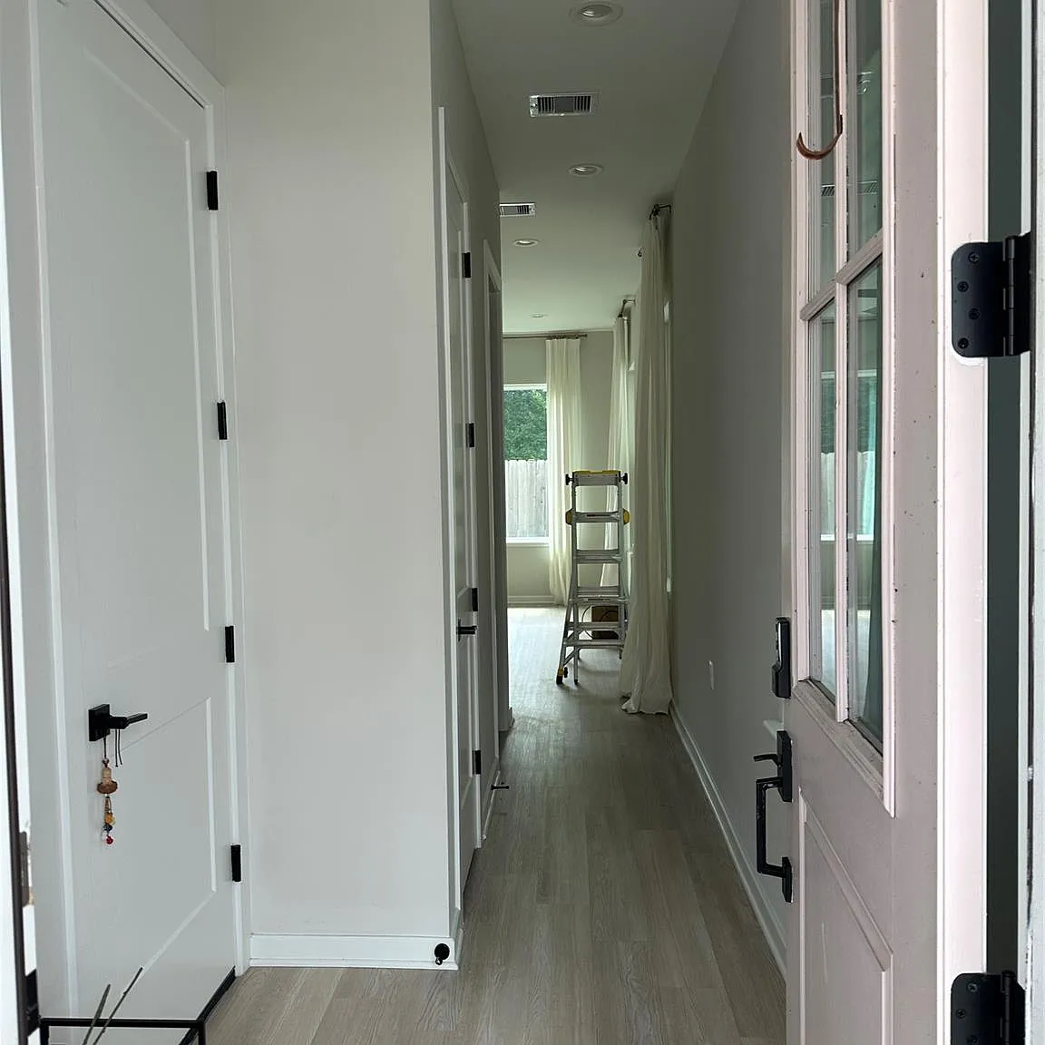 3 bed, 2.5 bath, 1904 sqft, $2,500 — Photo 2