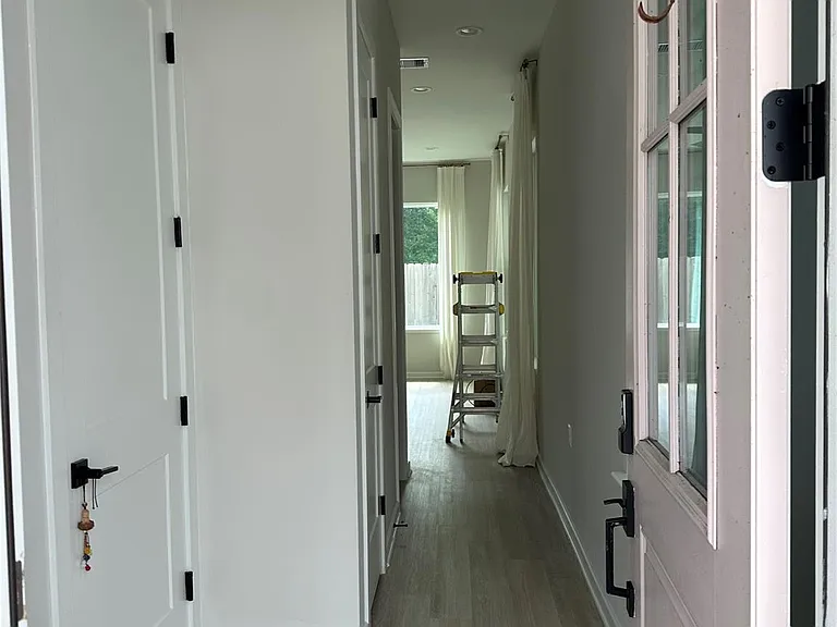 2032 W Tidwell Rd — Photo 2