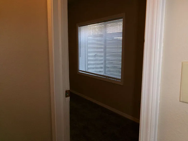 2429 E Monument St — Photo 23