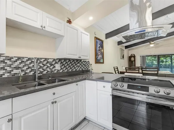 137 Essex Rd #3-28, Hollywood, FL 33024