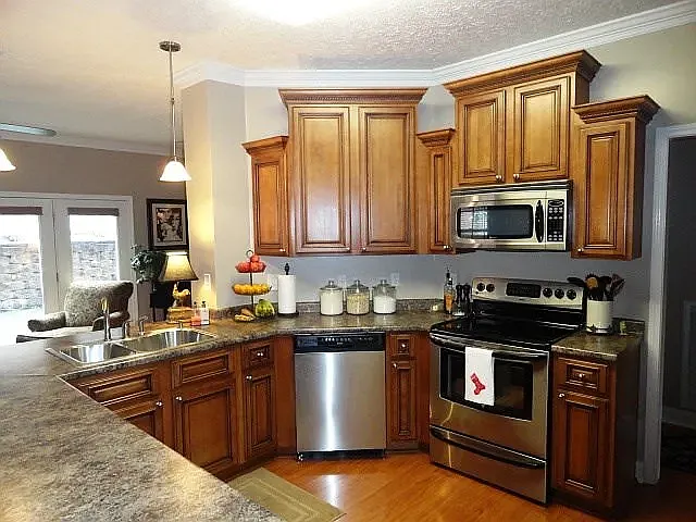 360 Lochmere Dr — Photo 2