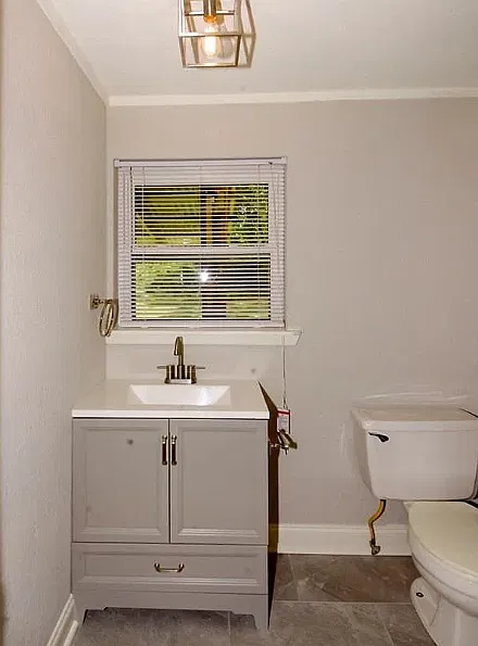 5 bed, 2.5 bath, 1607 sqft, $1,050 — Photo 2