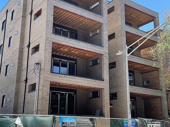 3rd image of 1543 N Wieland St #Penthouse S