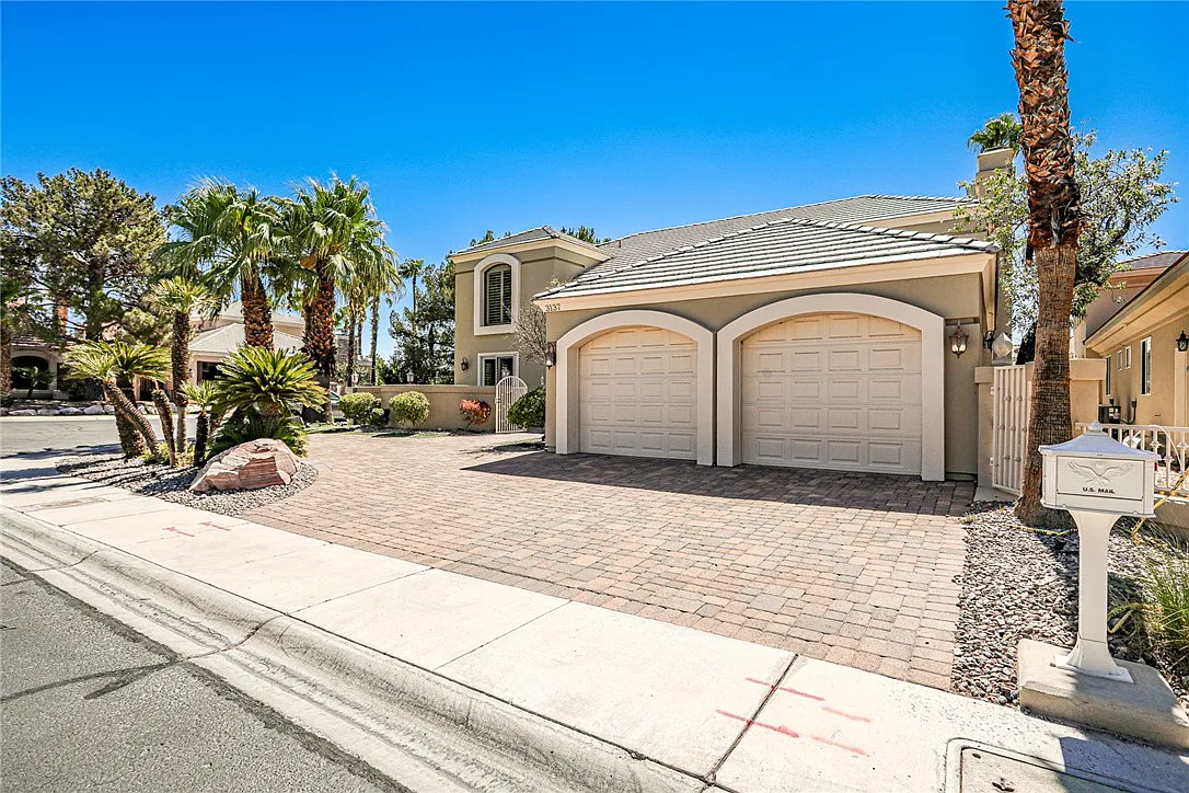 4 bed, 4.5 bath, 3594 sqft, $5,500 — Photo 2