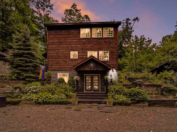 331 Seldon Rd, Petoskey, MI 49770