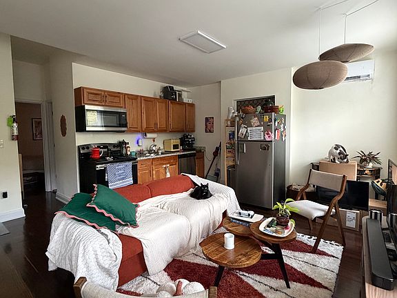 3rd image of 1807 Biltmore St NW APT 2