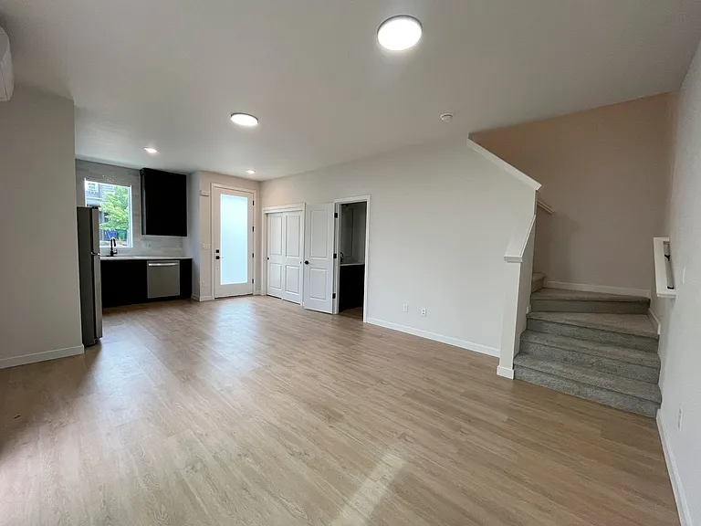 4725 N Williams Ave — Photo 3
