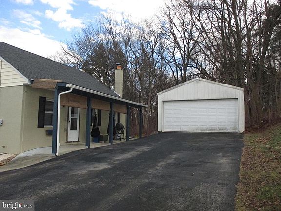 2nd image of 275 N Main St