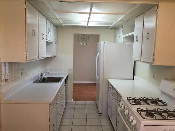 3rd image of 941 Kirts Blvd #1