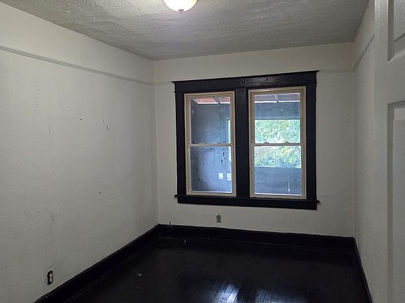 3rd image of 17 Holland St #2