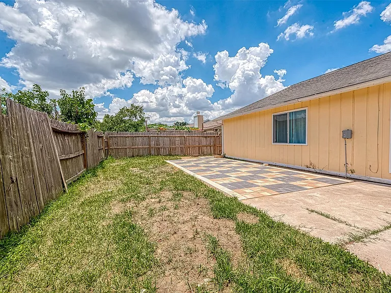 12055 Fairpoint Dr — Photo 49
