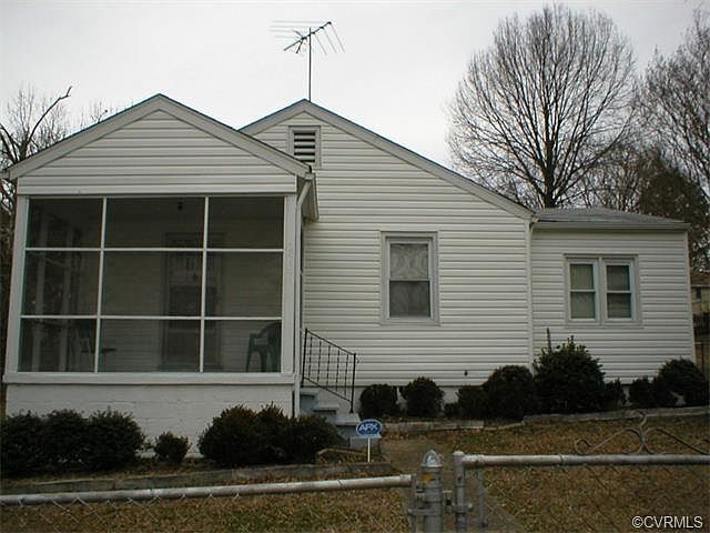 2nd image of 2507 Maple St