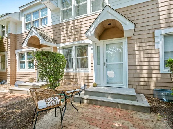 49 Canoe Place Rd APT 312, Hampton Bays, NY 11946