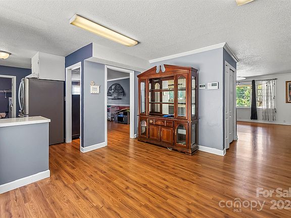 3rd image of 621 N Caldwell Ave