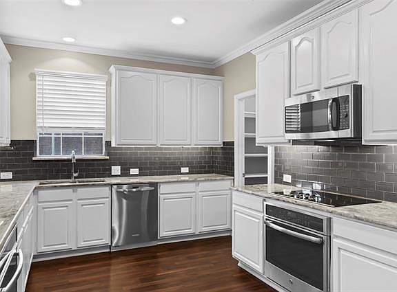3rd image of 5536 Mountain Valley Dr