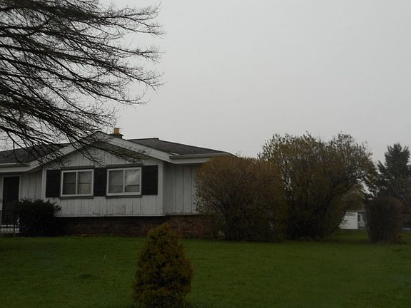 2nd image of W233N6128 Lilac Dr