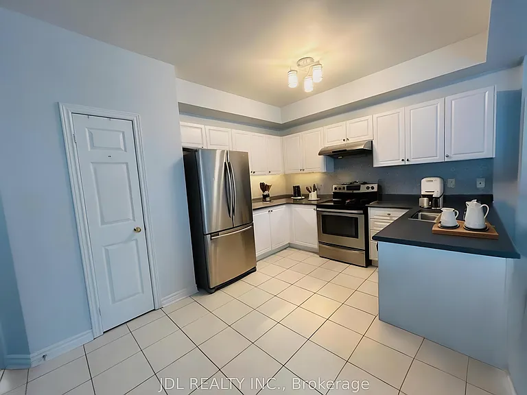 45 Laurelbank Cres #UPPER — Photo 8