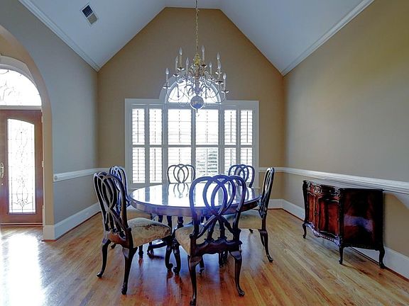 5th image of 232 Lindsey Pl NE