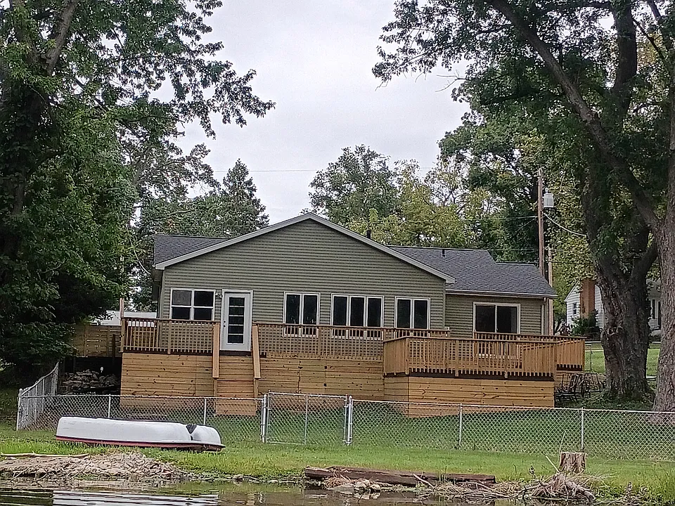 3975 Bayview Dr