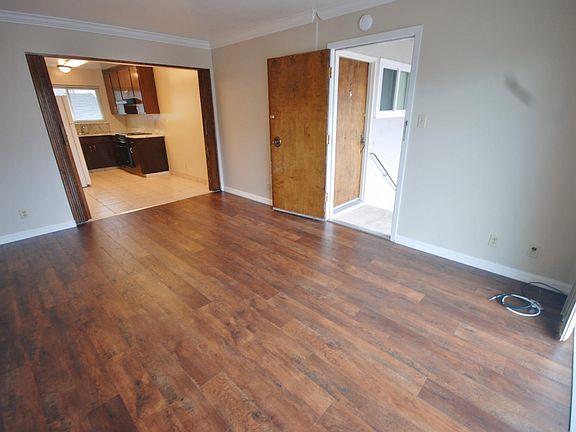 5th image of 225 Grand Blvd APT 4