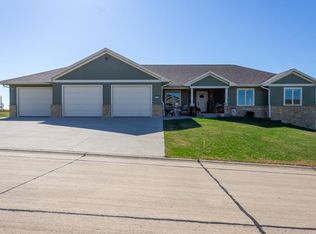 7630 Kaia Dr, Peosta, IA 52068