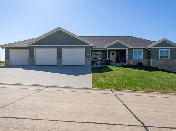 7630 Kaia Dr, Peosta, IA 52068