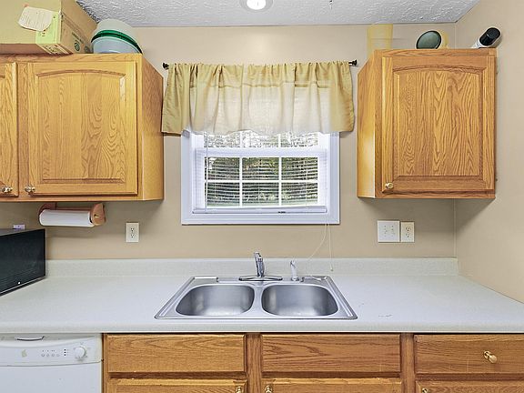 5th image of 4 Ann McKay Dr