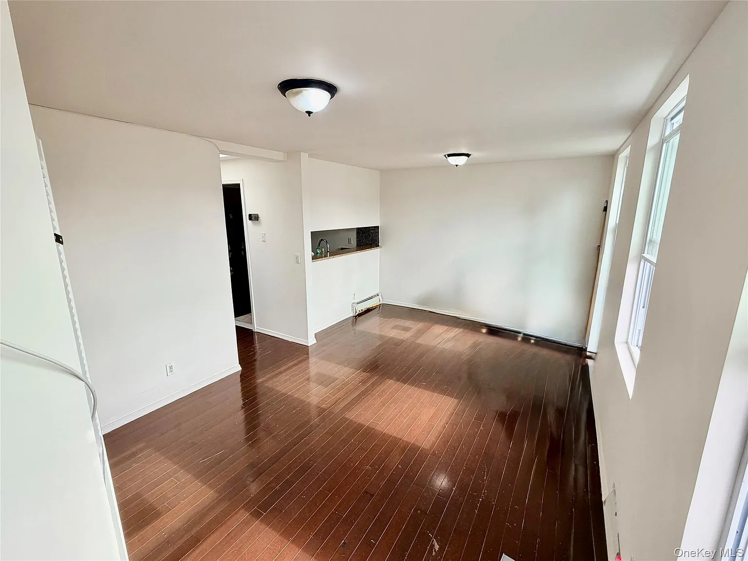 2 bed, 1.0 bath, 2100 sqft, $2,997 — Photo 2