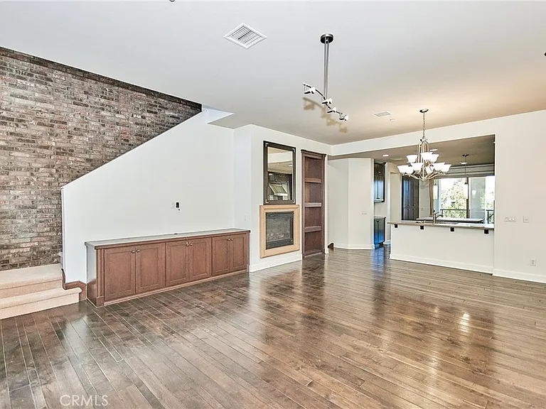 15 Vantis Dr — Photo 24