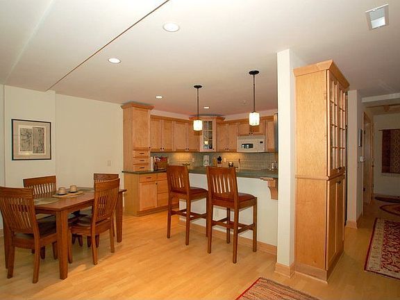 5th image of 123 W Washington Ave Unit 607