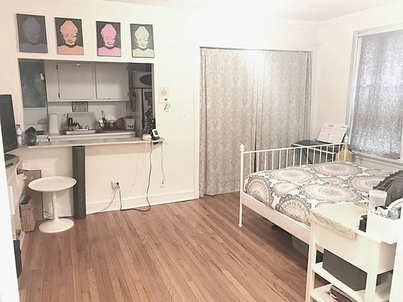 3rd image of 3345 N Marshfield Ave #27