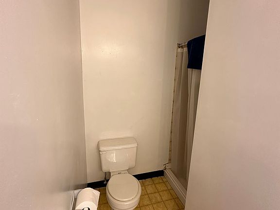 5th image of 790 S Dandelion Cir Room 9