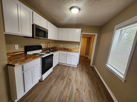 3rd image of 3032 2nd Street Cir
