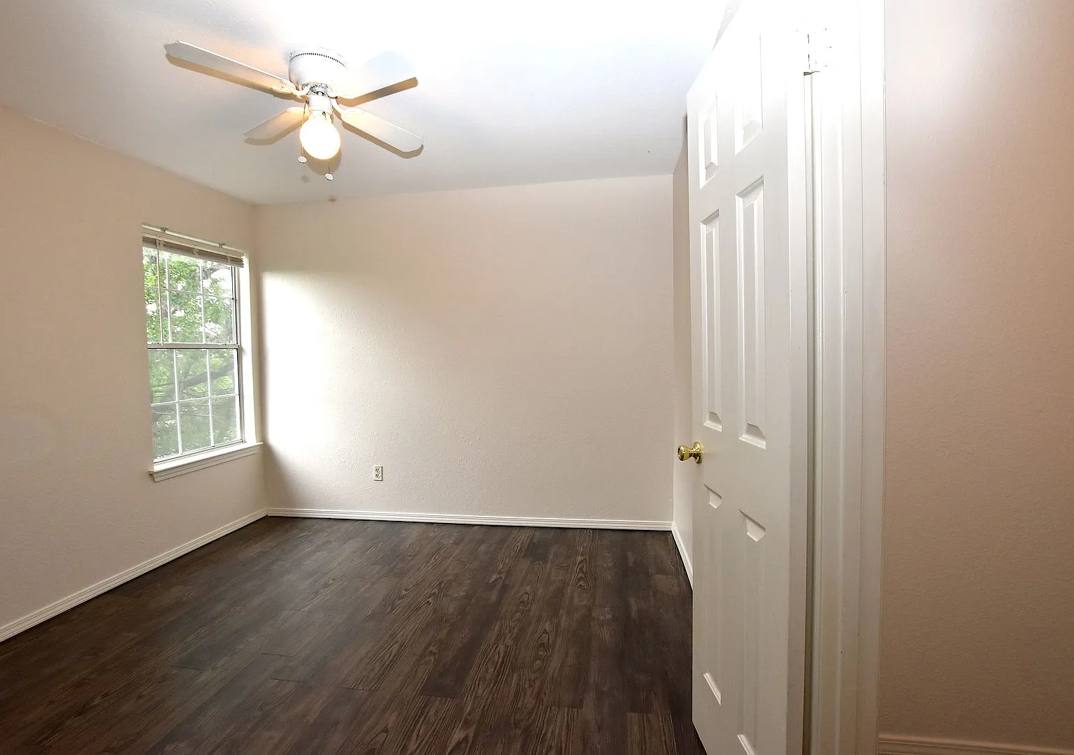 Great 3/2.5/2 Duplex near Texas State Campus and downtown — Photo 4
