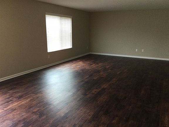 3rd image of 8553 Beechwood Ct