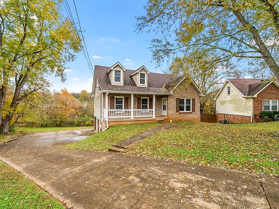 2nd image of 626 Bay Ln