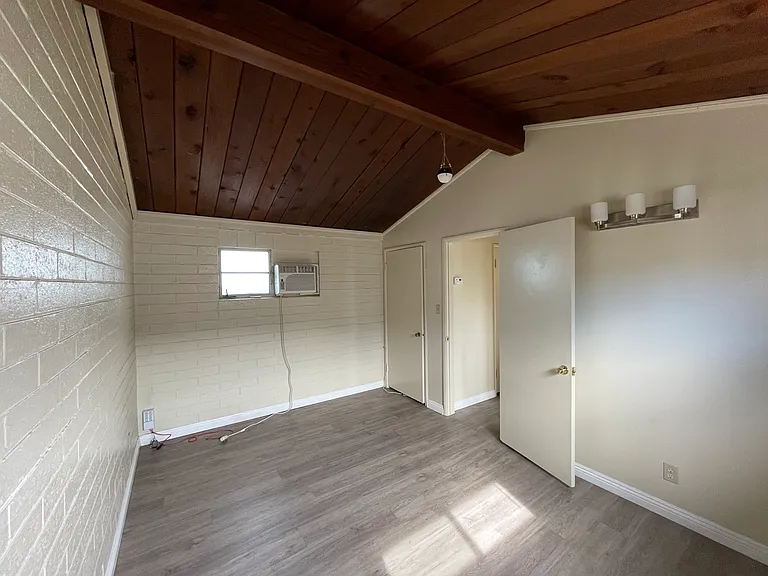 4464 Bond St — Photo 6