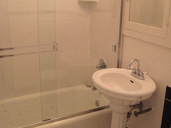 4th image of 1850 Clay St APT 401