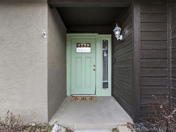 3rd image of 2652 W Galveston St