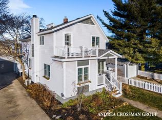 540 Lake Dr, Holland, MI