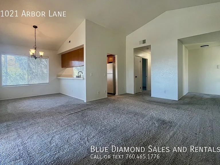 1021 Arbor Ln — Photo 5