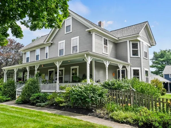 779 School St, Webster, MA 01570