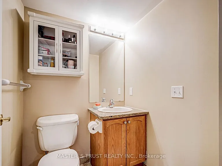 30 Grand Trunk Cres #711 — Photo 13