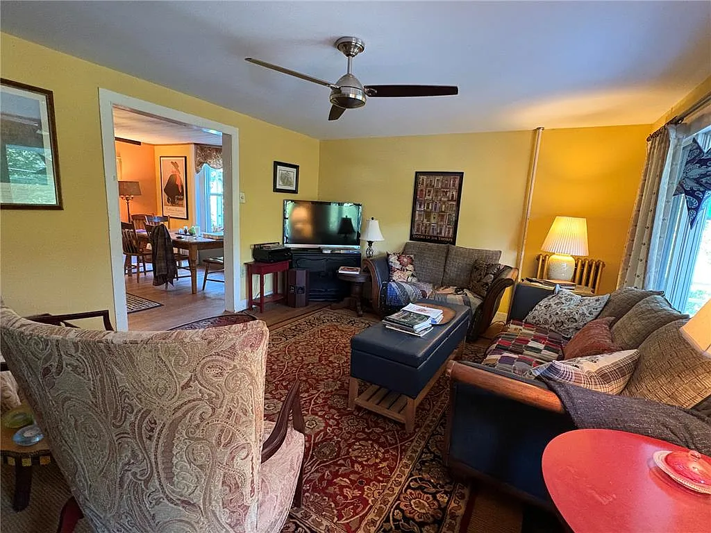 2 bed, 1.0 bath, 1436 sqft, $1,500 — Photo 3