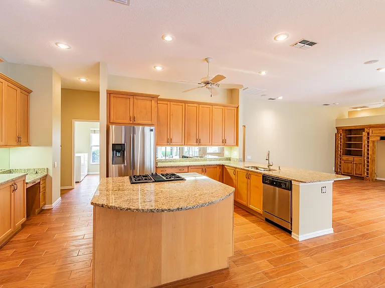 10559 Greencrest Dr — Photo 15