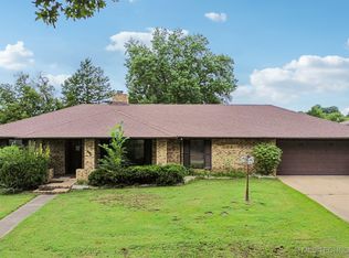 806 Cardinal Ln, Okmulgee, OK 74447