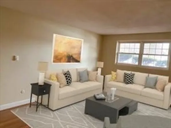 5 Walker Rd APT 2, North Andover, MA 01845