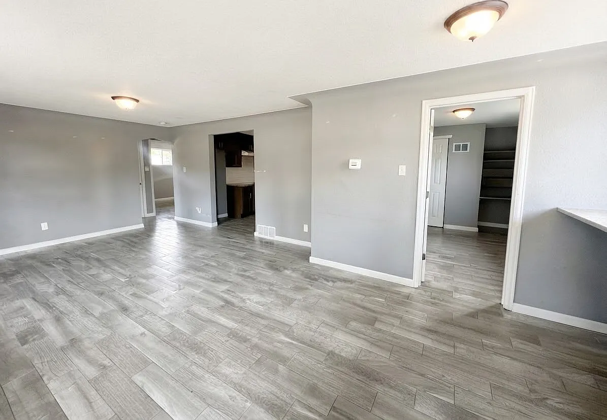 6 bed, 2980 sqft, $3,980 — Photo 2