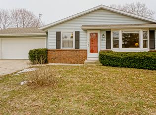 1411 Erin Ln, Waukesha, WI 53188